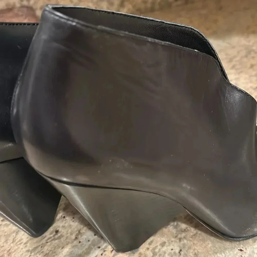 Paige Hemmis black boot